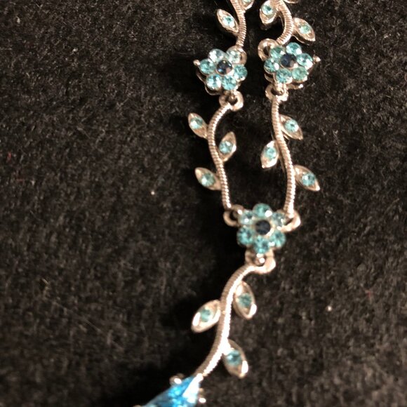 3 Pre-loved women's necklace silver tone chain with pendent very good condition - Picture 3 of 4